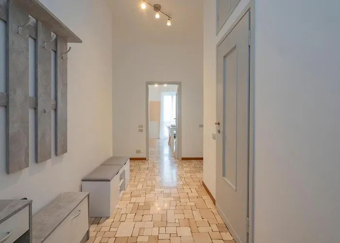 Navigli Retreat Near Duomo 아파트