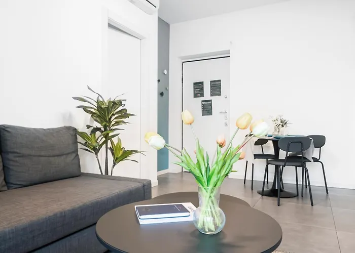 Easylife - - G Emiliani 1 115 - Porta Romana Apartment *