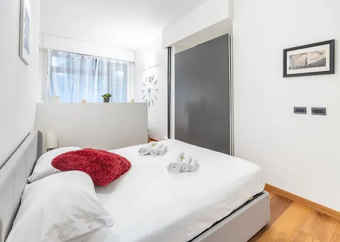 Design I Steps From Fair & Metro Apartmán *