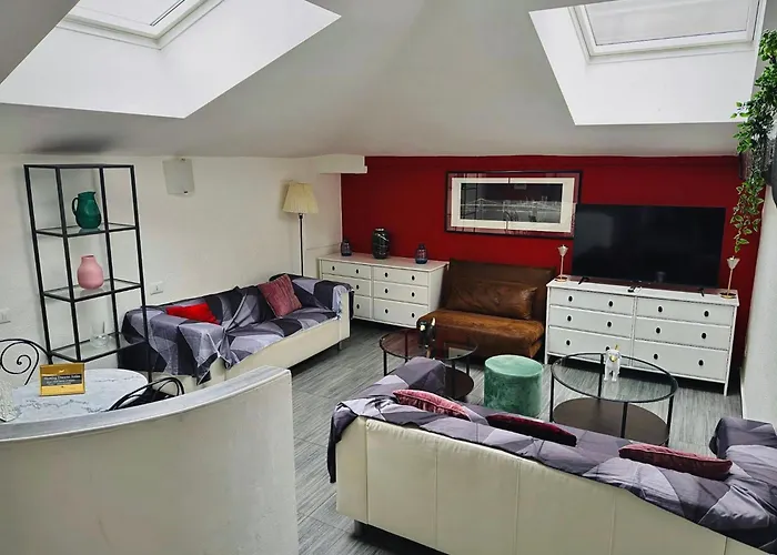 Hosting Dreams Attics - Duomo Appartement