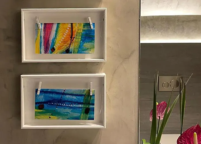 Luxury Art & Chromotherapy Downtown - Free Parking アパート
