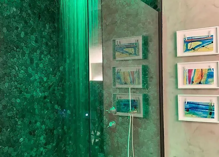 アパート Luxury Art & Chromotherapy Downtown - Free Parking *