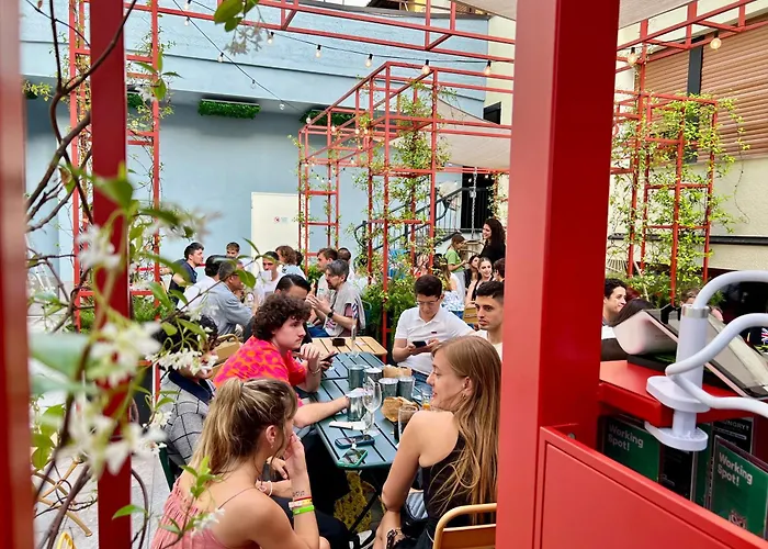 ホステル Yellowsquare