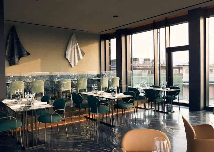 Отель Uptown Palace