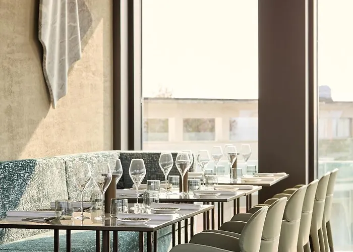 업타운 팰리스 4*