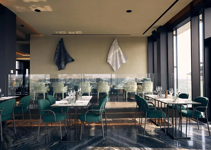 Uptown Palace Отель