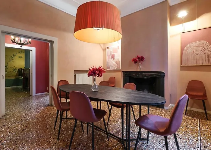 Charming Liberty-style With Garden And Parking Near Life