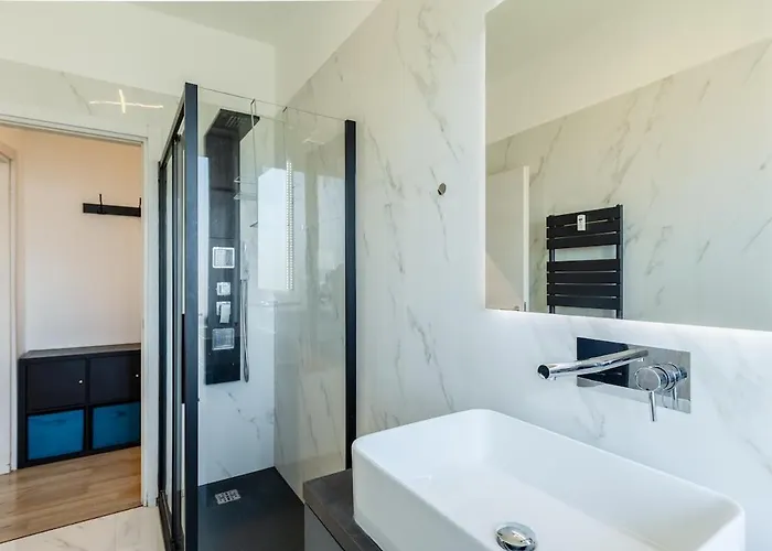 Appartement Large With Private Balcony And Workspace Milaan