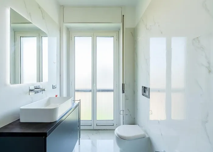 Appartement Large With Private Balcony And Workspace Milaan
