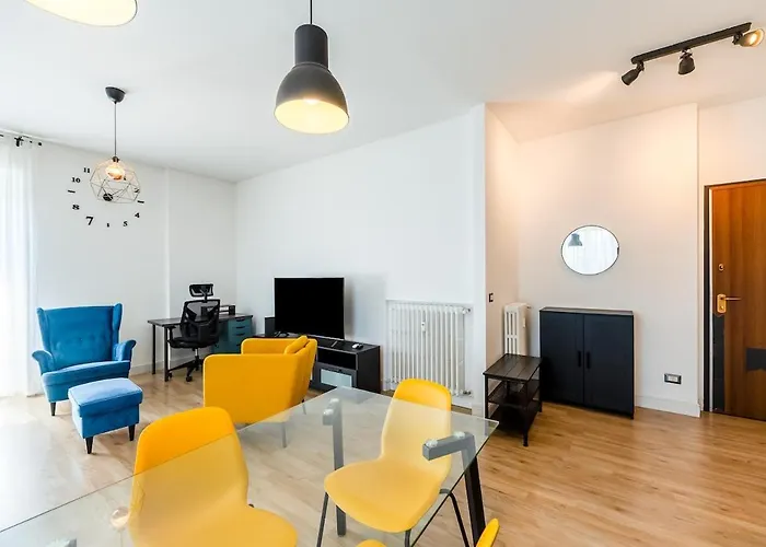 Appartement Large With Private Balcony And Workspace