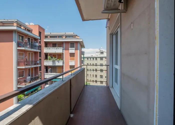 Navigli Retreat Near Duomo 아파트 *