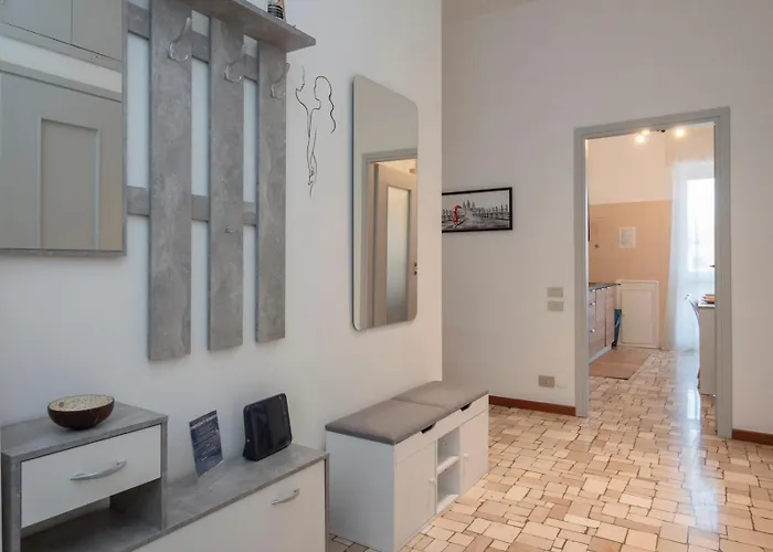 Navigli Retreat Near Duomo 아파트 *