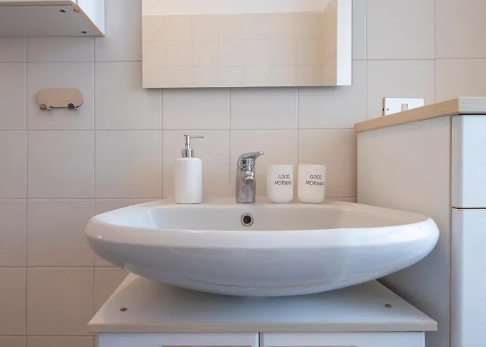 Navigli Retreat Near Duomo 아파트