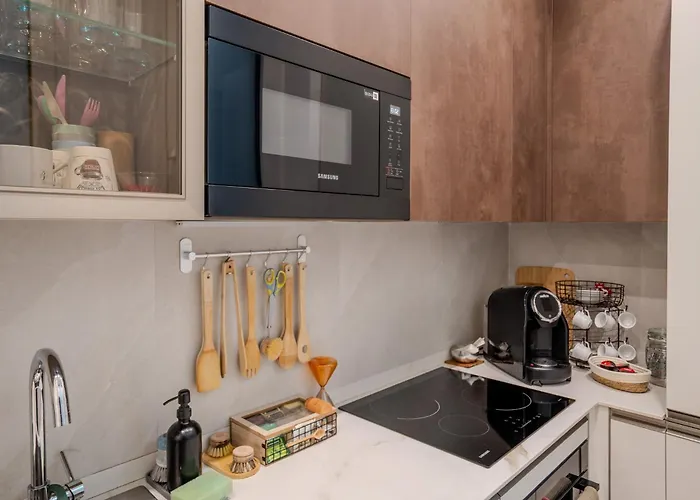 B And G San Babila- Luxury In The Heart Of - Design District 4*