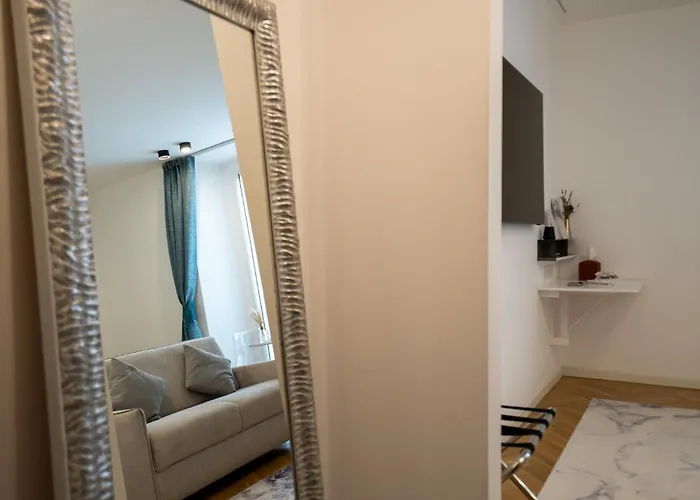 B And G San Babila- Luxury In The Heart Of - Design District 4*