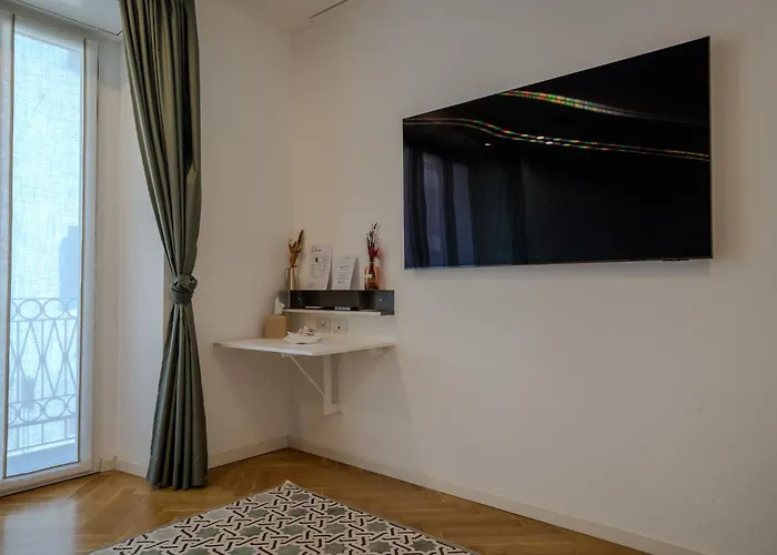 Penzion B And G San Babila- Luxury In The Heart Of - Design District