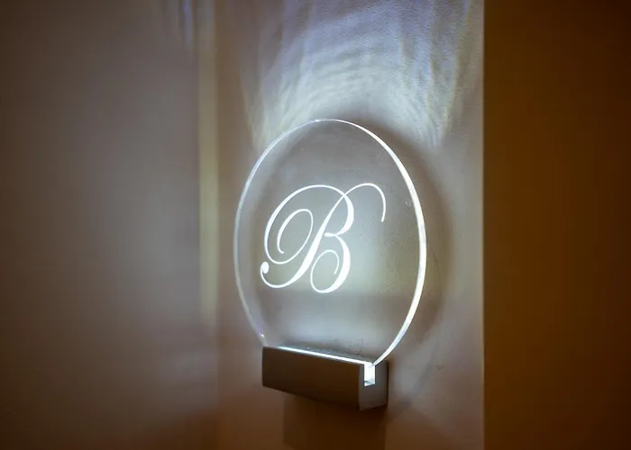 B And G San Babila- Luxury In The Heart Of - Design District Penzion 4*