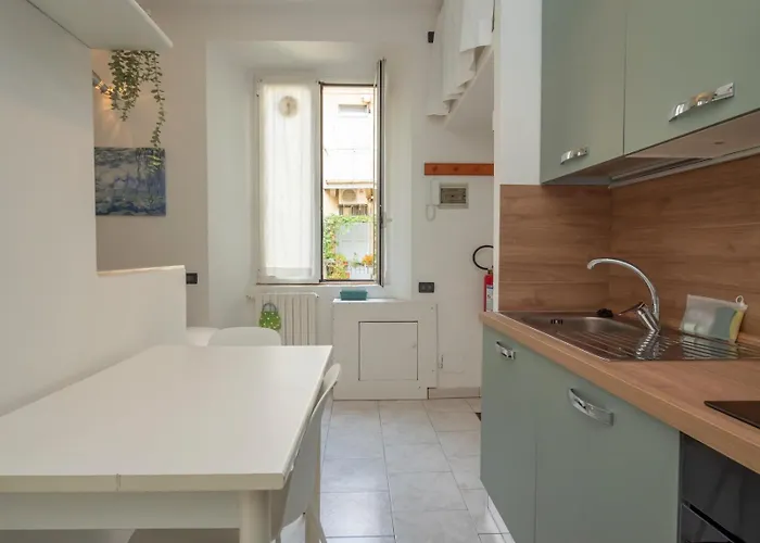 Ihost - Premuda 17 * Milan