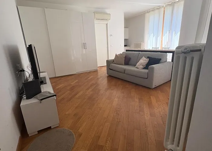 Lägenhet Luxury & Comfort In The Heart Of The City, Certosa