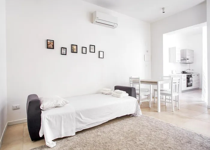 Apartmán Just Urban - Bright Renovated 1-br Near Navigli & Metro M2 *