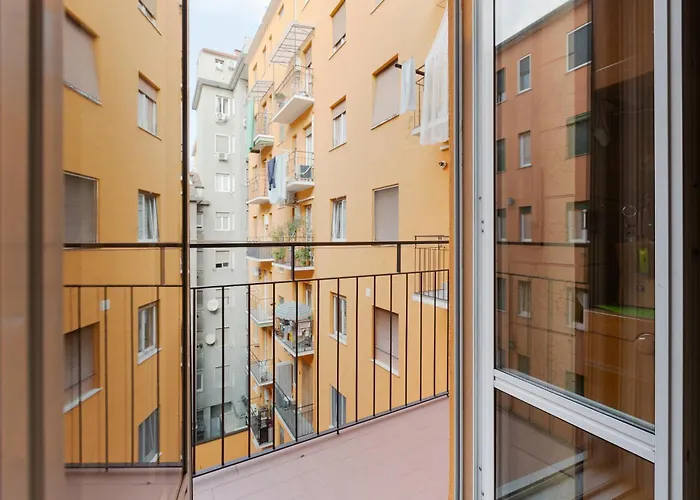 Guesthost - With Balcony- M3 Maciachini * Milano