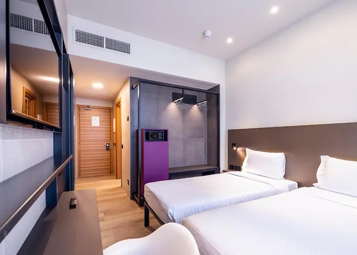 ديجلي أركيمبولدي فندق