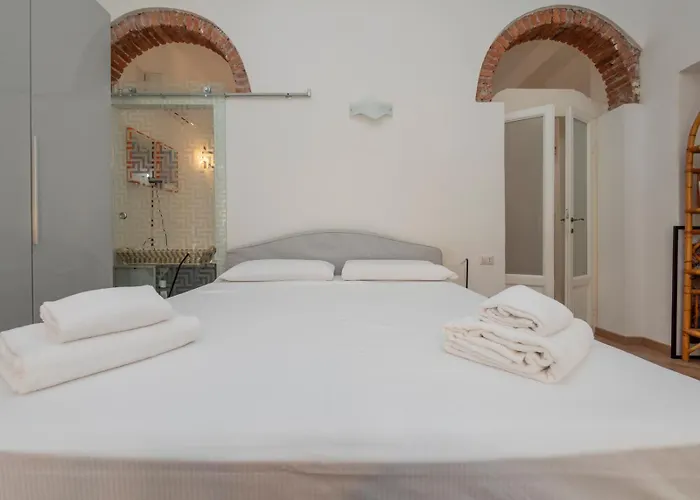 Luxury In Isola - De Castillia 20 아파트