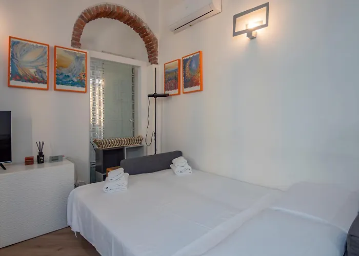 Luxury In Isola - De Castillia 20 아파트 *