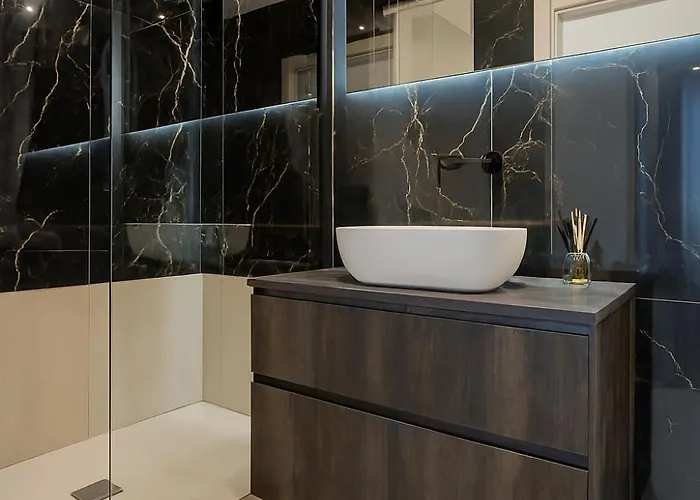 B And G San Babila- Luxury In The Heart Of - Design District 4*