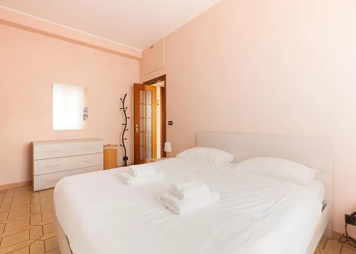 Guesthost - With Balcony- M3 Maciachini Lejlighed Milano
