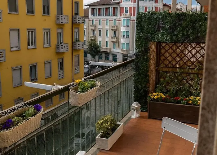 Beautiful Floral On Navigli Lägenhet *