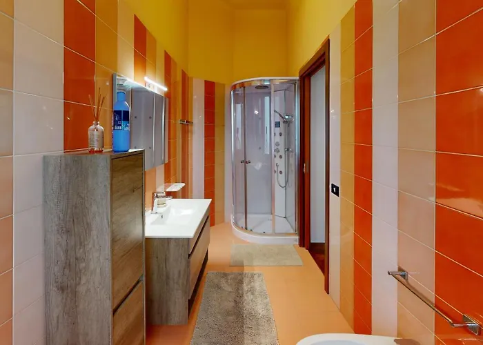 Apartment Wonderful Downtown Apartment-hd Netflix, King-size Bed, Two Minutes' Walk From Metro