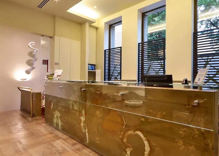 Western Madison Hotell 4*