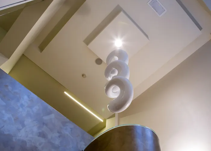 Western Madison Hotell 4*