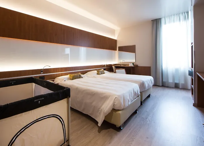 Western Madison Hotel 4*