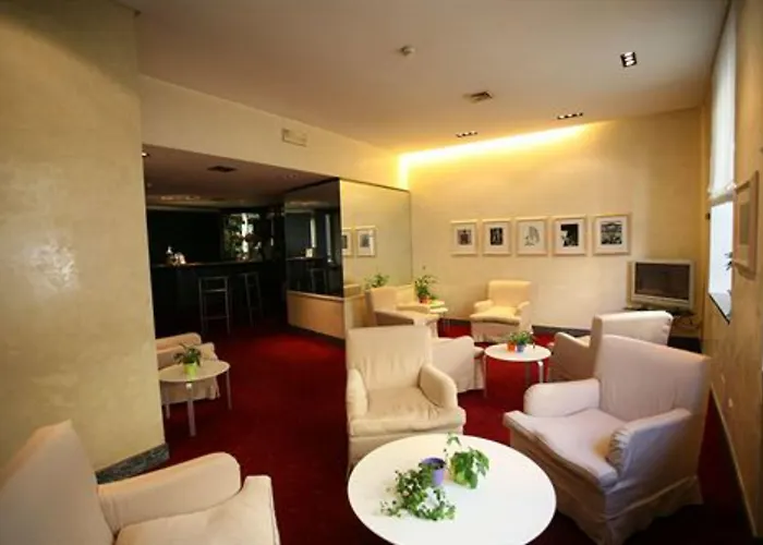 Club Hotel 3*