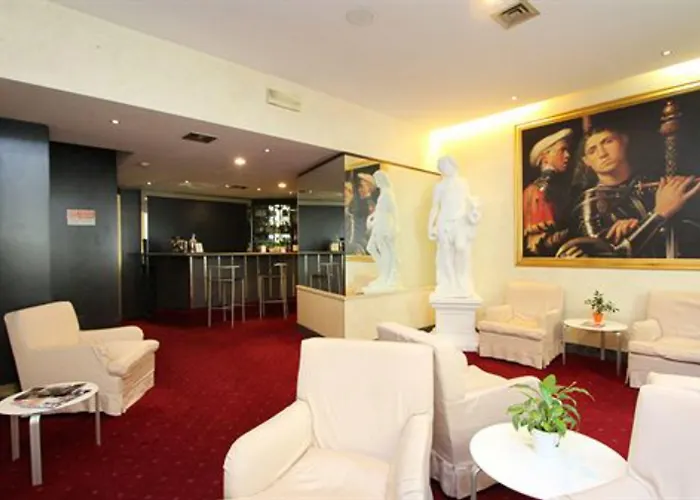 Club Hotel 3*