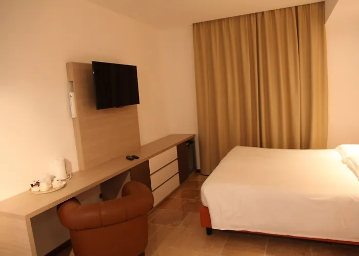 Metro Hotell 3*