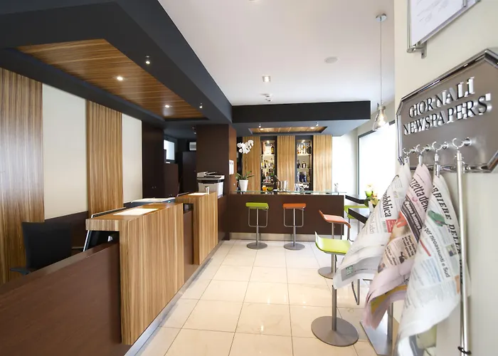 מלון Acca Palace - Aa 4*