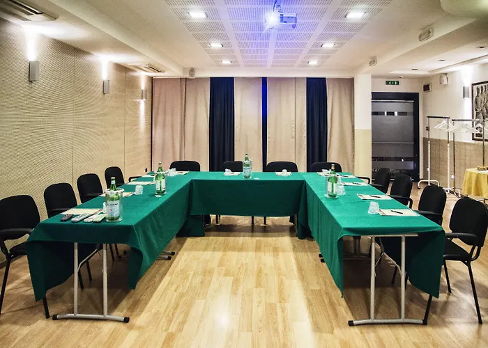 מלון Acca Palace - Aa 4*