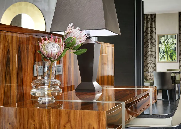 Uptown Palace Отель