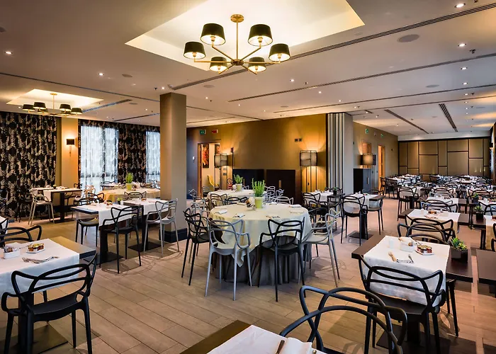 Отель Uptown Palace 4*