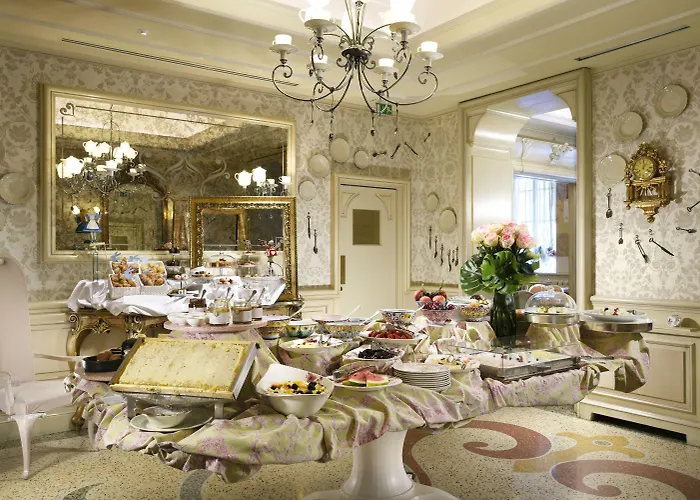 蒙福特城堡罗莱夏朵精品酒店集团