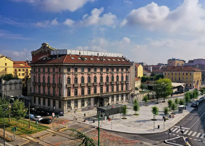 酒店 蒙福特城堡罗莱夏朵精品酒店集团 5*