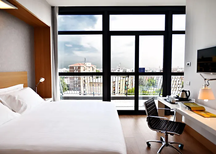 Hilton Garden North 4*