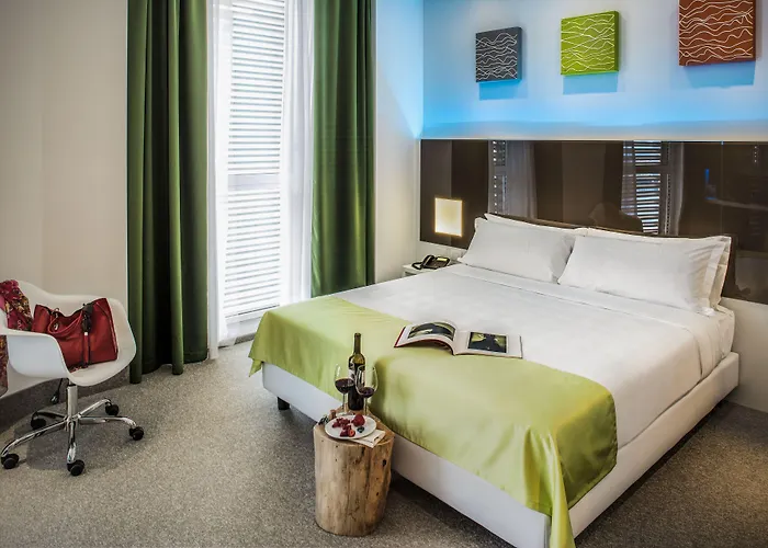 ديجلي أركيمبولدي فندق