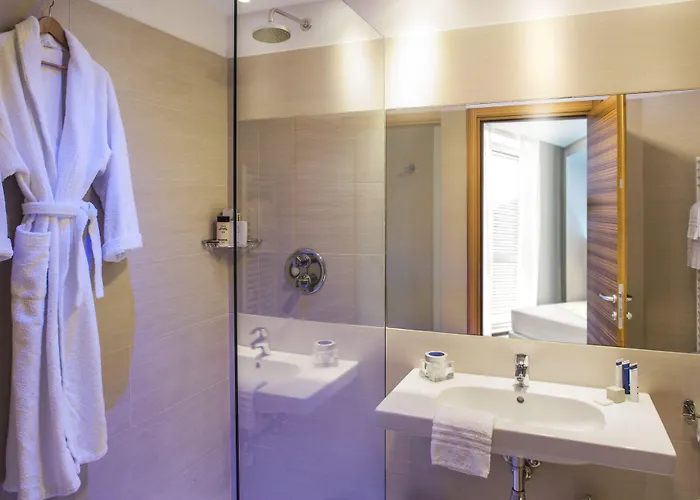 فندق ديجلي أركيمبولدي 4*