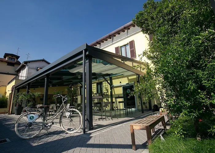 Hotel Versoverde Alzaia Naviglio Grande 4*