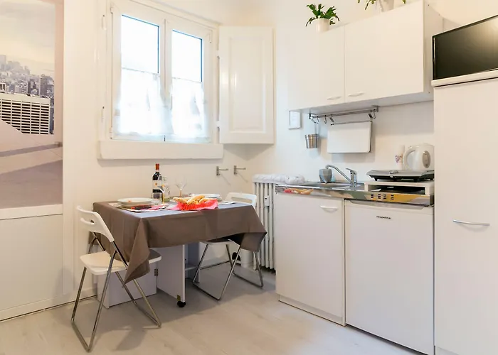 Commenda White * Milano