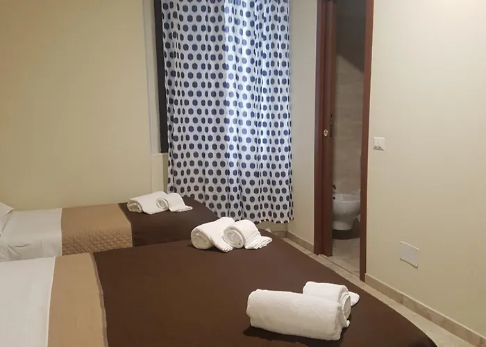 Emmy Hotel *